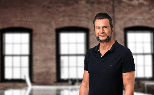 Tom Hintergrund unscharf 500x350 1